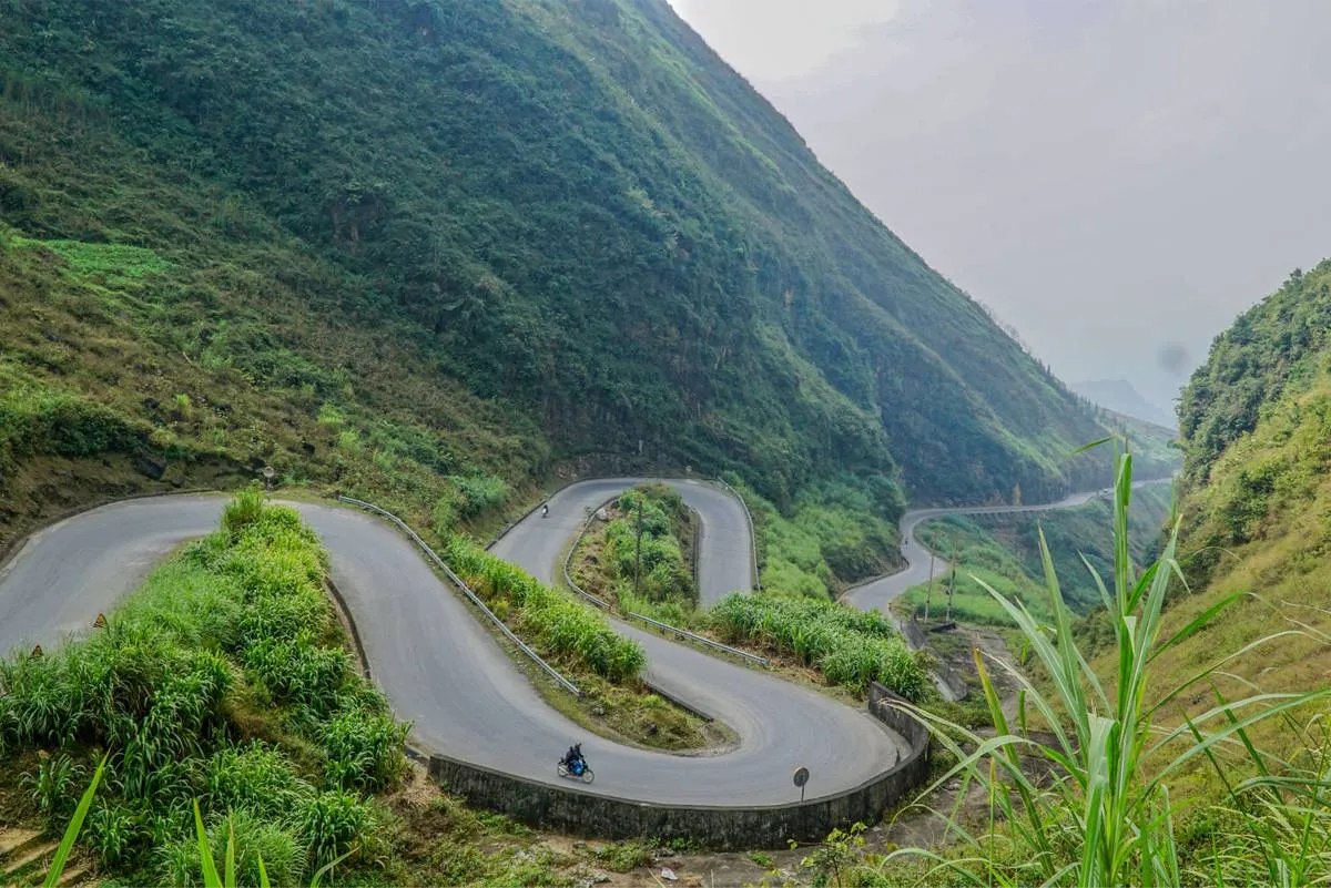 Tham Ma Slope in Ha Giang: A Thrilling Adventure Through Breathtaking Terrain