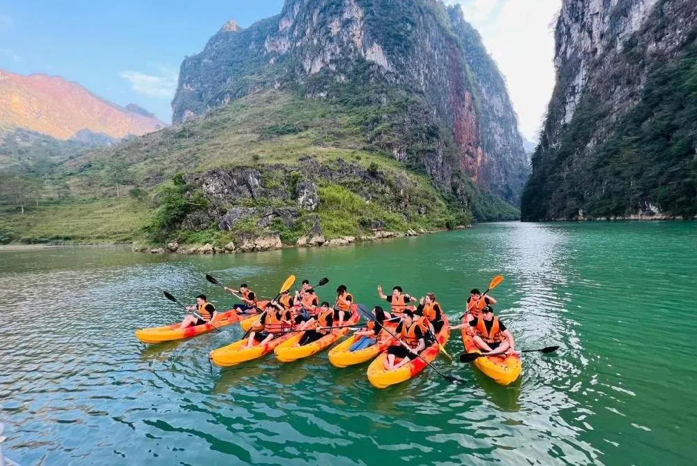 Experience Kayaking on the Nho Que River 