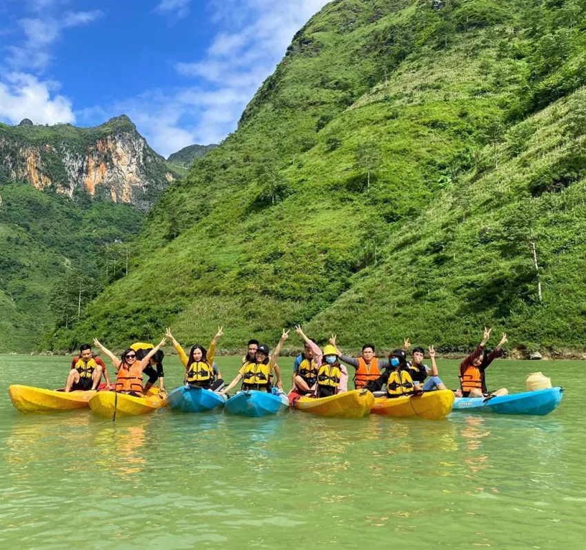 Experience Kayaking on the Nho Que River 