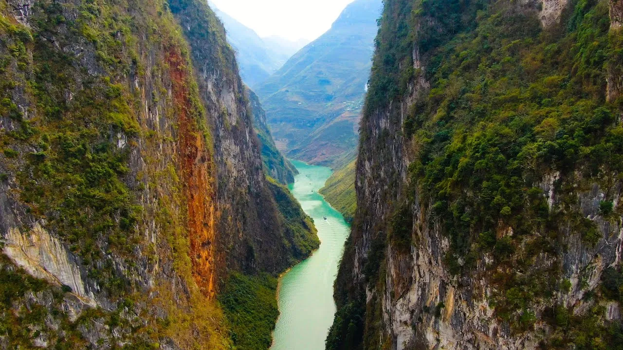 Tu San Canyon Discover the majestic beauty in Ha Giang 