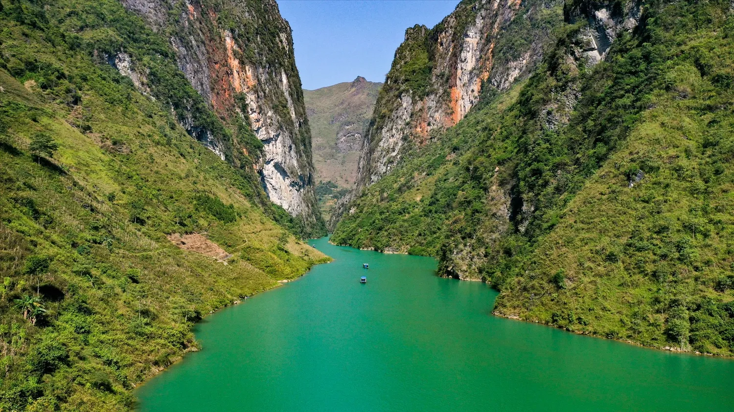 Tu San Canyon Discover the majestic beauty in Ha Giang 