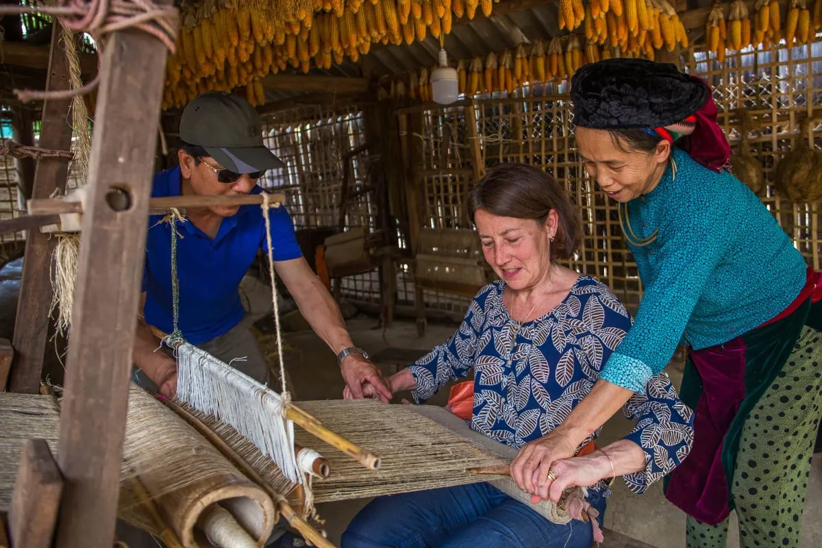 Visit Lung Tam Linen Weaving Village in Ha Giang 