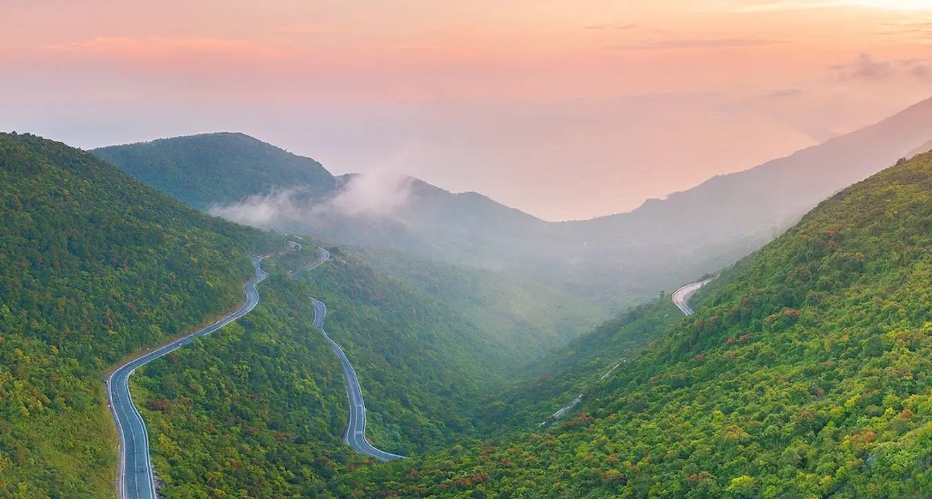 Ha Giang Loop vs. Hai Van Pass 