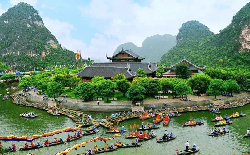 For those who love history, Hoa Lu Ancient Capital is an indispensable part of the list of Best Things to Do in Ninh Binh